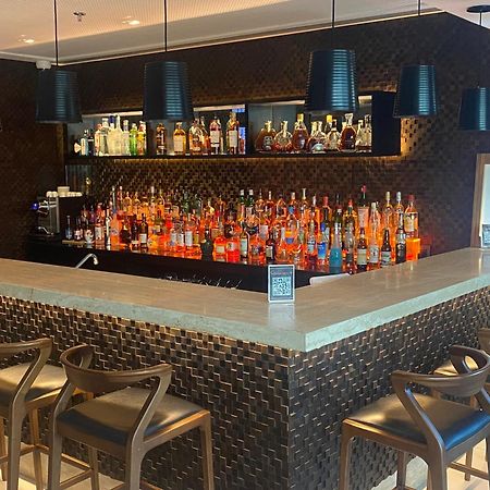 ホテル Golden Tulip São José dos Campos エクステリア 写真