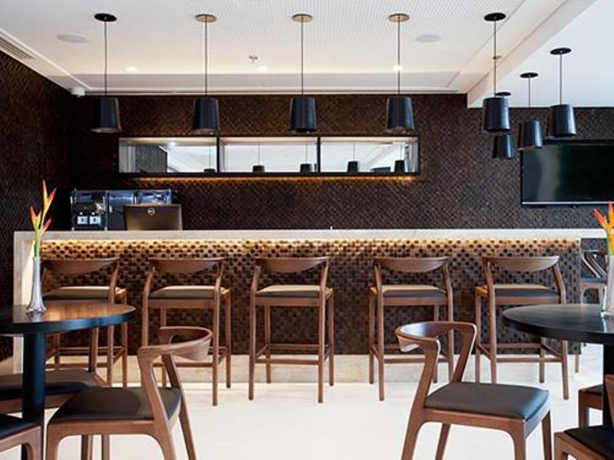 ホテル Golden Tulip São José dos Campos エクステリア 写真
