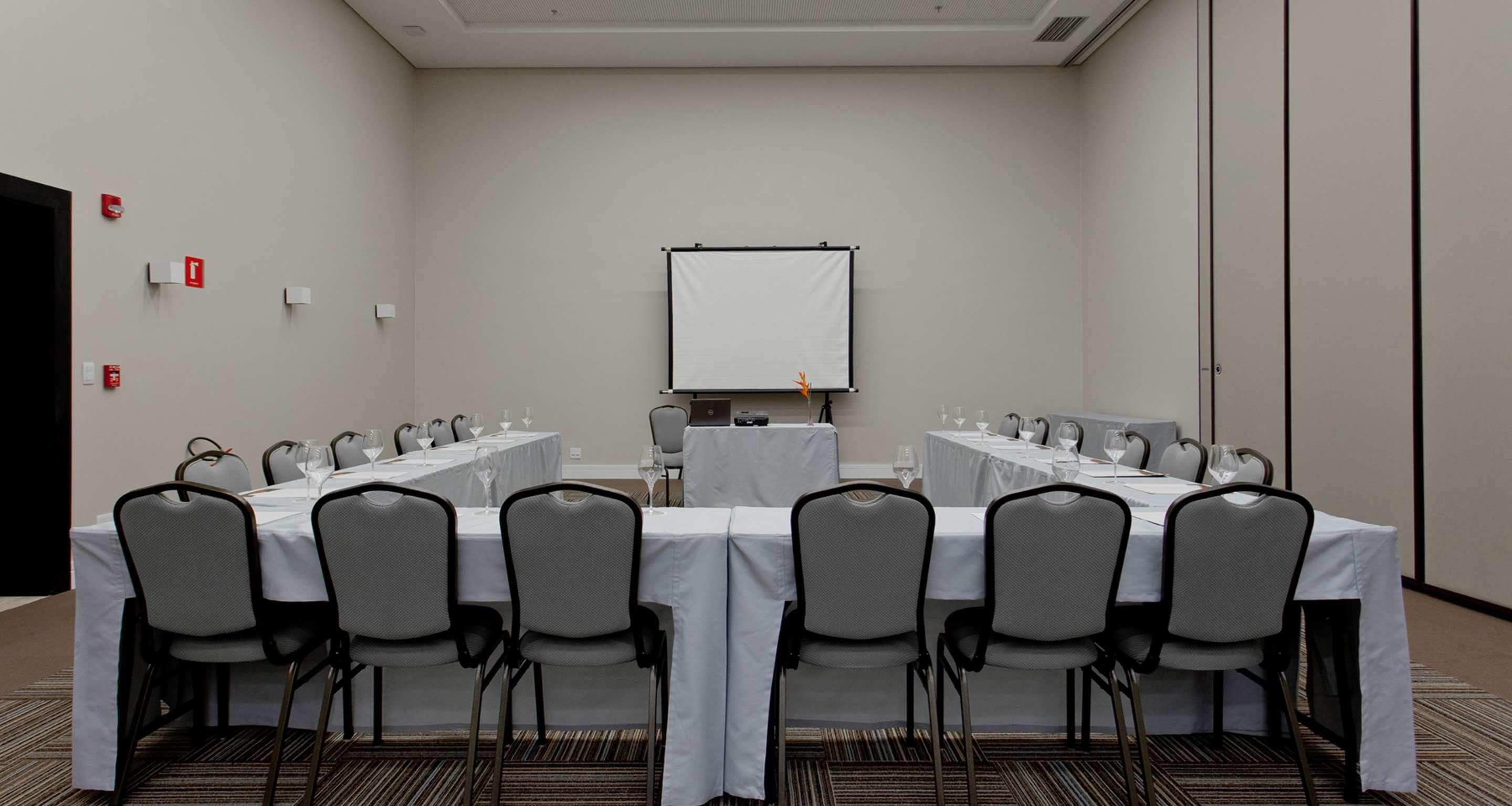 ホテル Golden Tulip São José dos Campos エクステリア 写真