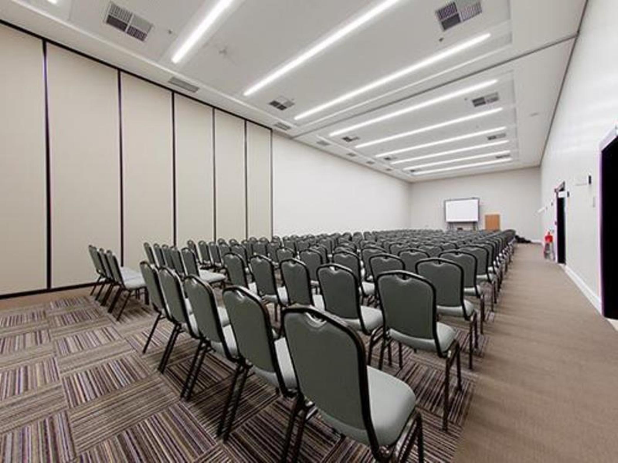 ホテル Golden Tulip São José dos Campos エクステリア 写真