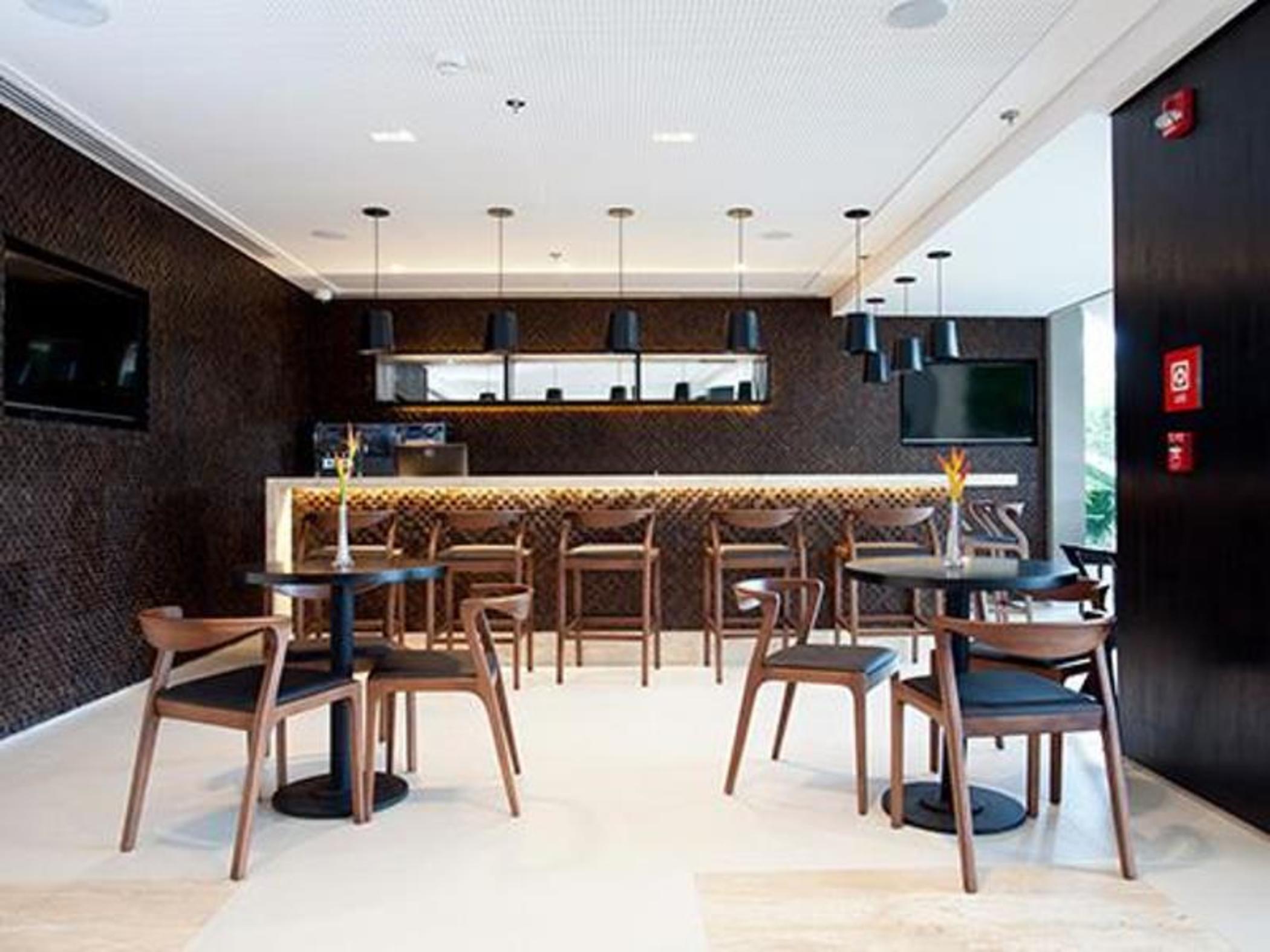 ホテル Golden Tulip São José dos Campos エクステリア 写真