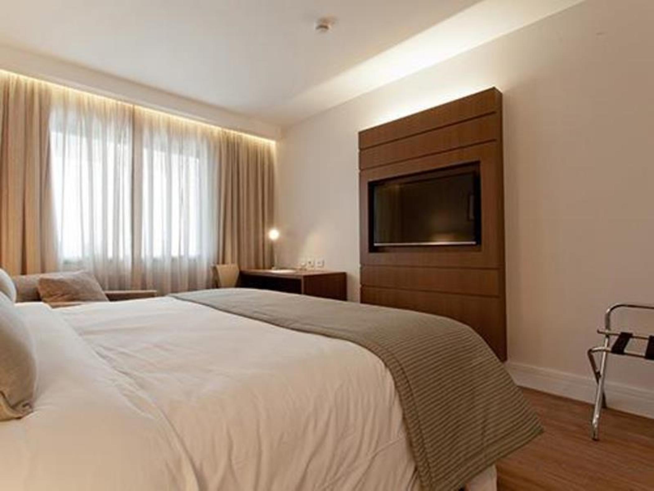 ホテル Golden Tulip São José dos Campos エクステリア 写真