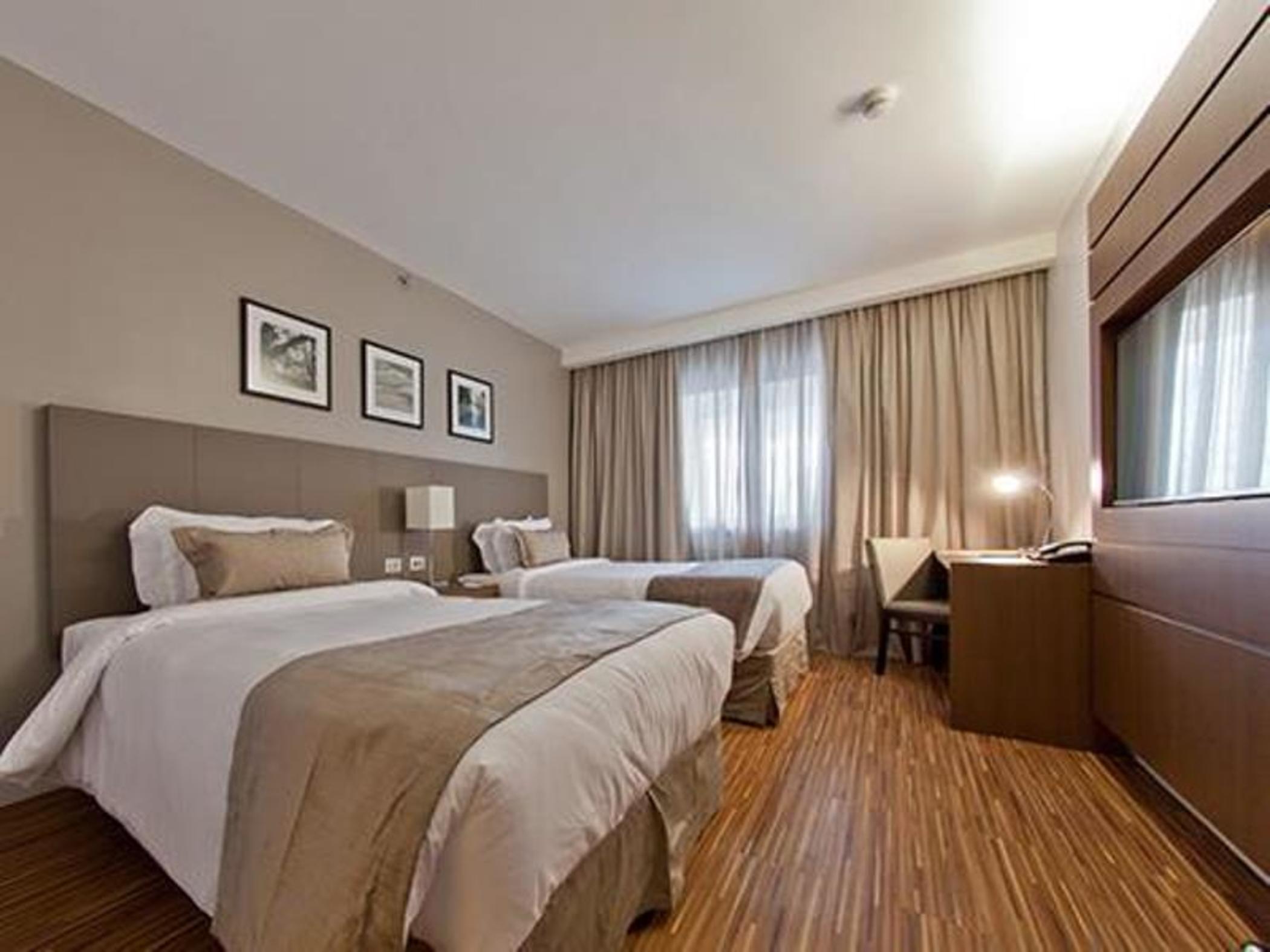 ホテル Golden Tulip São José dos Campos エクステリア 写真