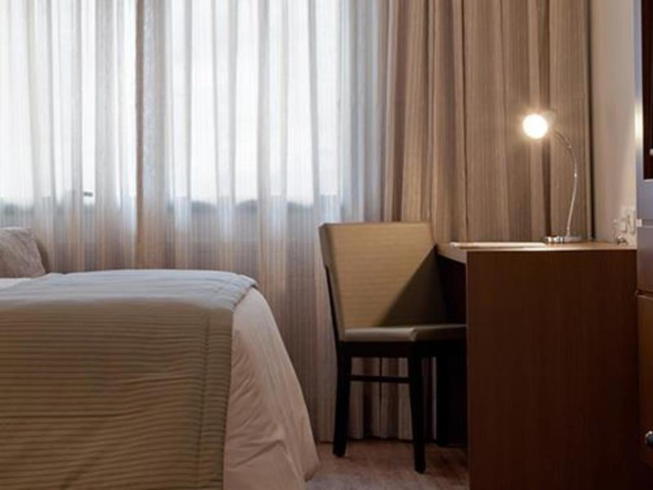 ホテル Golden Tulip São José dos Campos エクステリア 写真