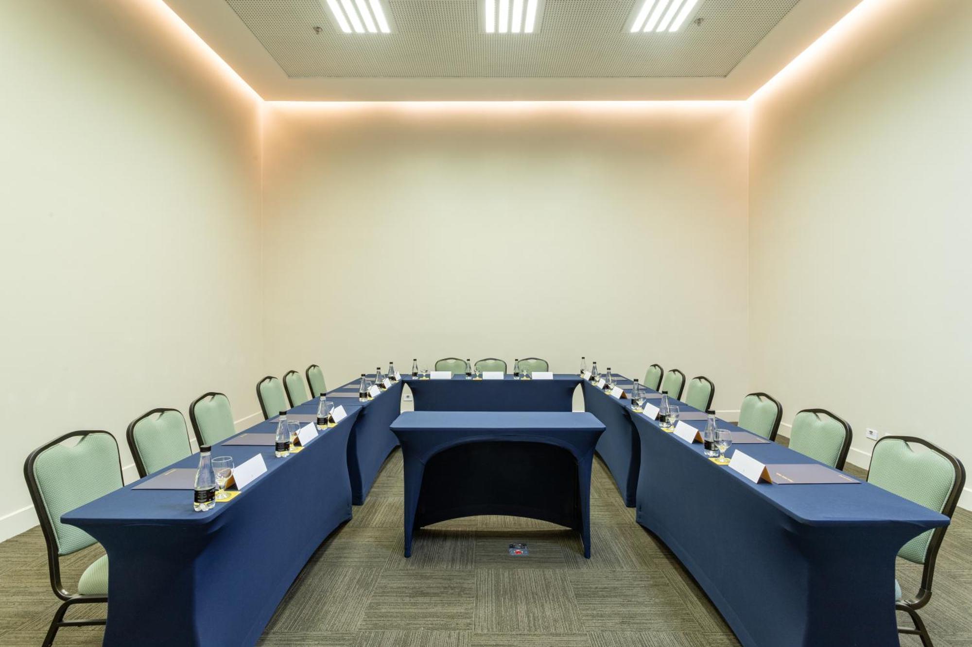 ホテル Golden Tulip São José dos Campos エクステリア 写真