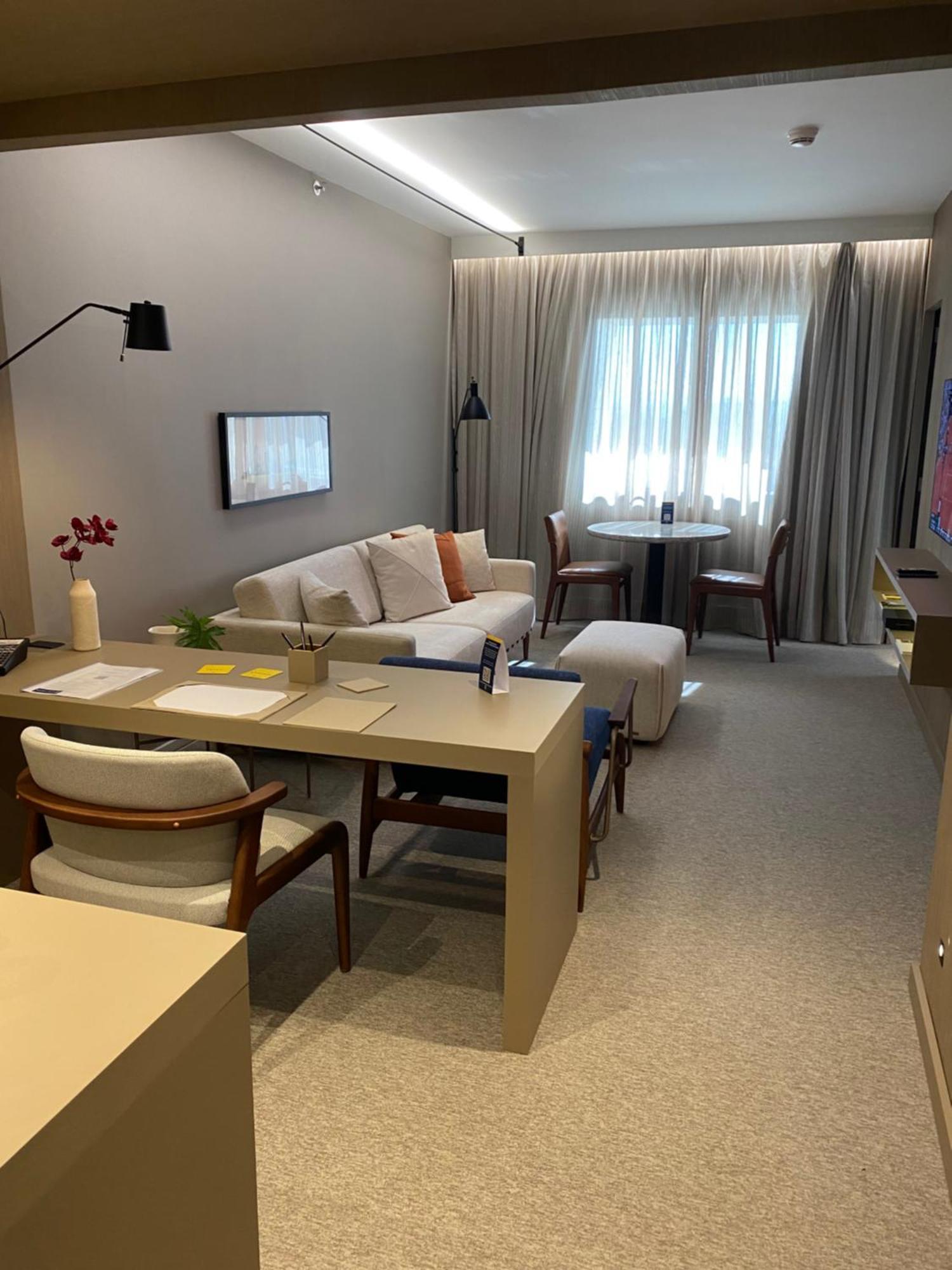 ホテル Golden Tulip São José dos Campos エクステリア 写真