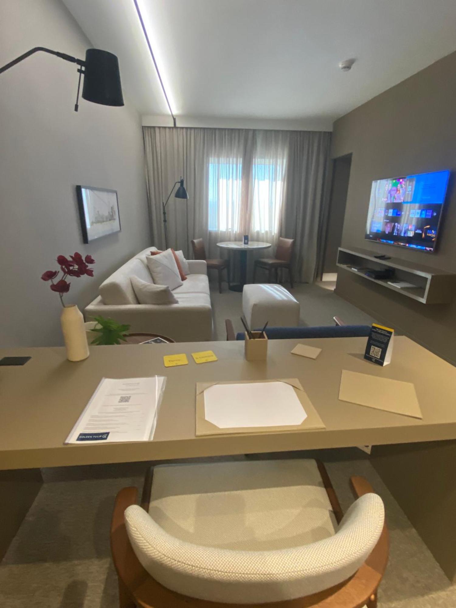 ホテル Golden Tulip São José dos Campos エクステリア 写真